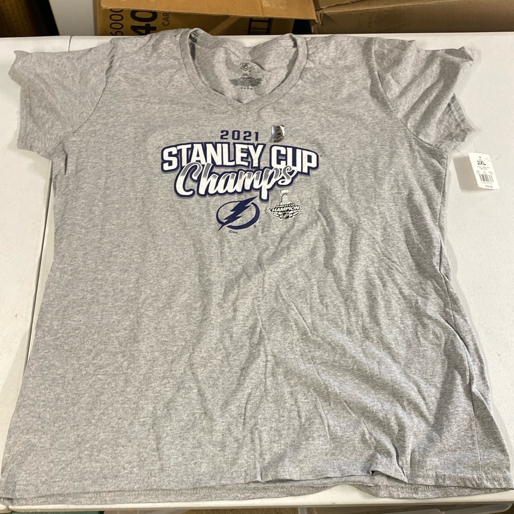 Tampa Bay Lightning 2021 Champions NWT 2XL